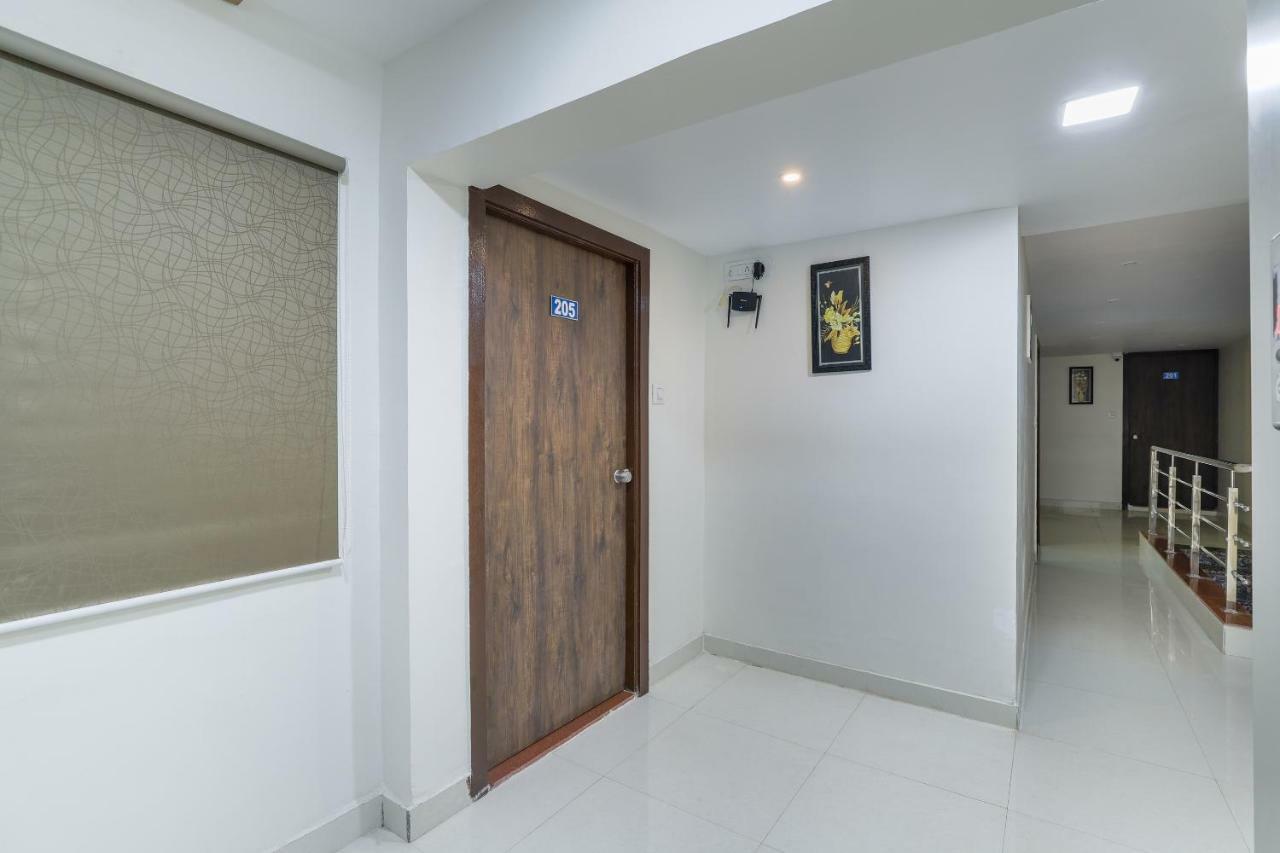 Oyo 47110 Hotel Royal Palace Naroda Ngoại thất bức ảnh