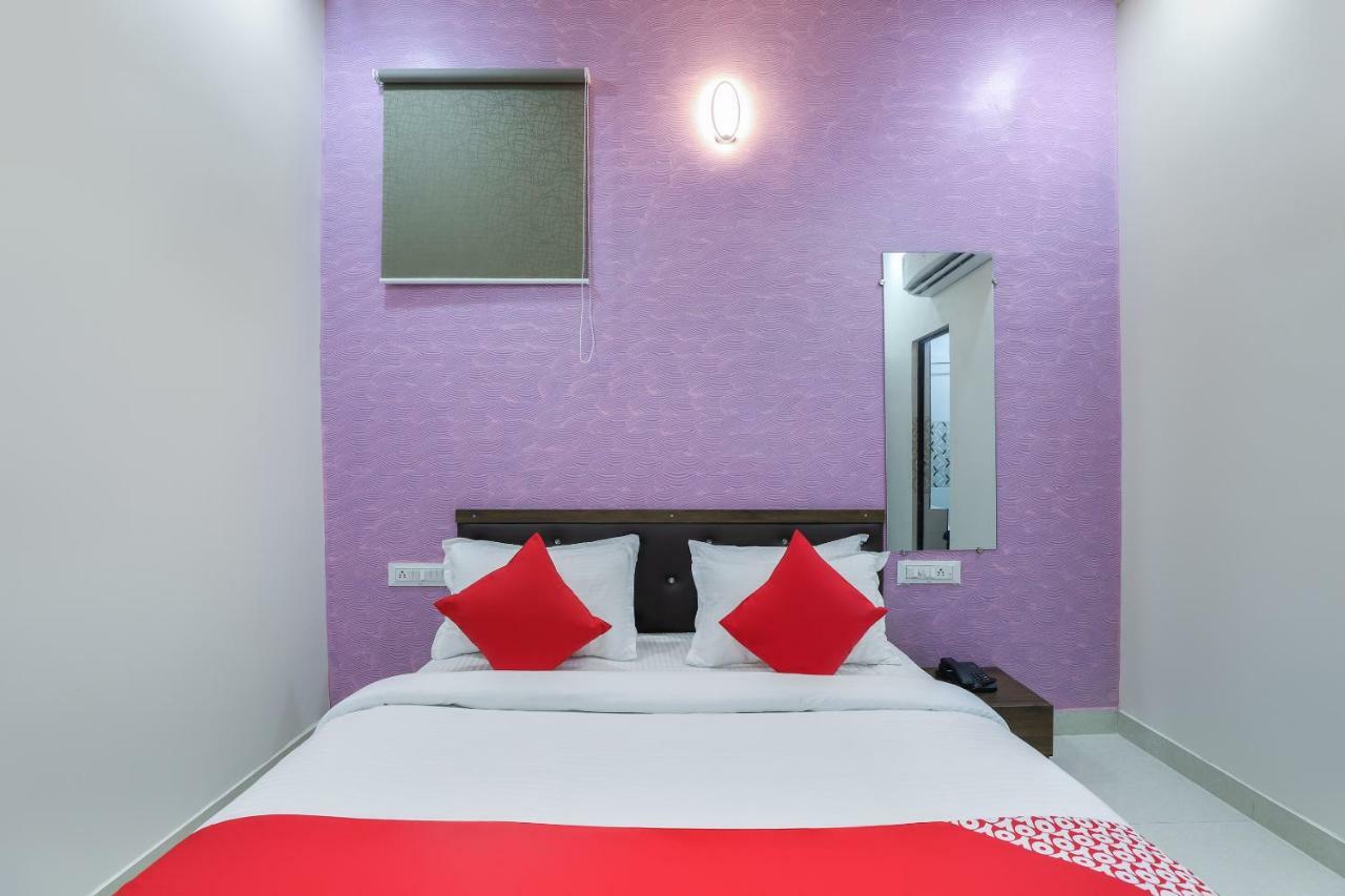 Oyo 47110 Hotel Royal Palace Naroda Ngoại thất bức ảnh