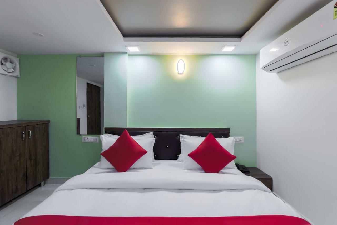 Oyo 47110 Hotel Royal Palace Naroda Ngoại thất bức ảnh